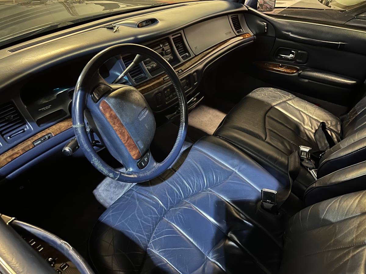 Lincoln-town-car-baseexecutive-1996-blue-6