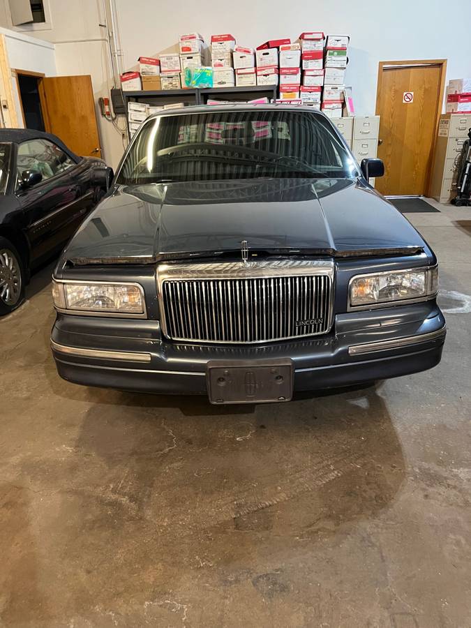 Lincoln-town-car-baseexecutive-1996-blue-7