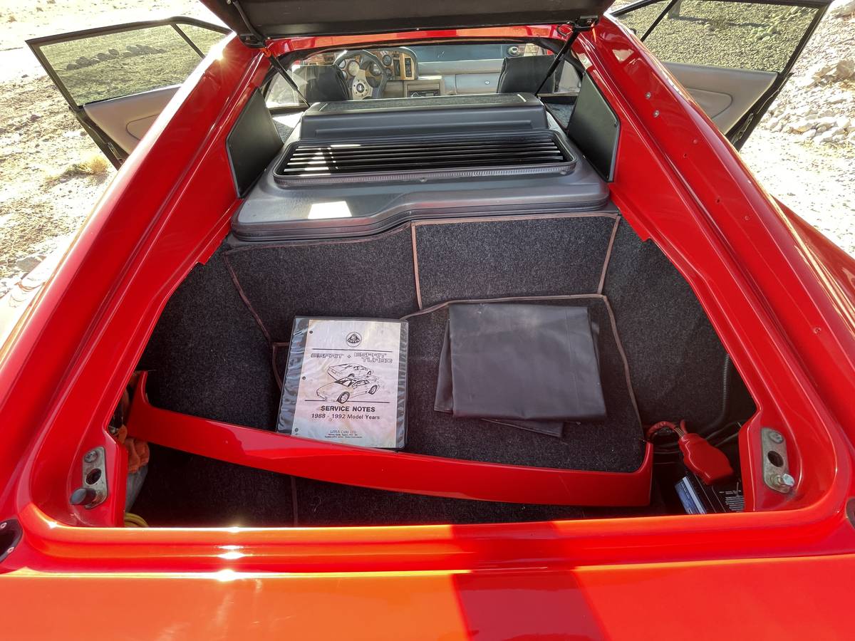Lotus-turbo-esprit-series-3-1990-11