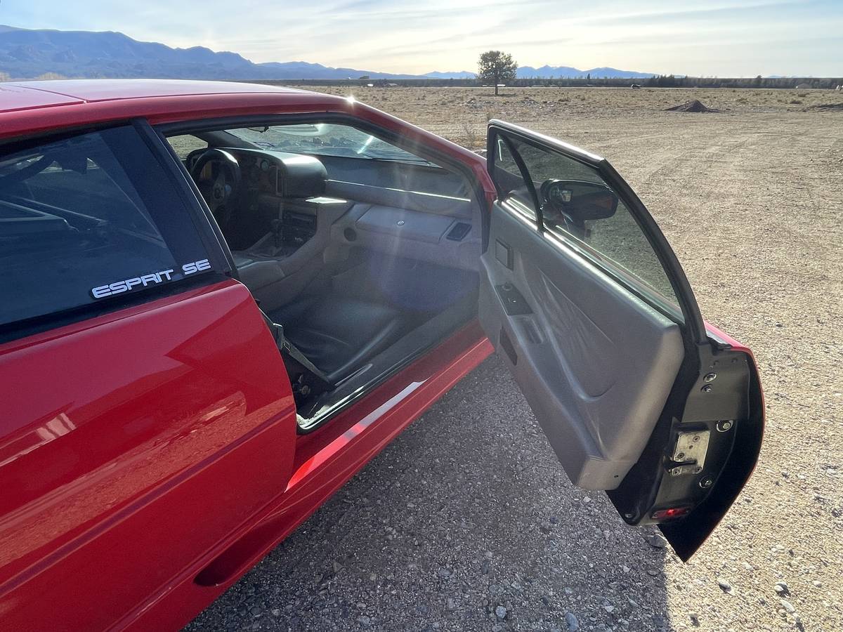 Lotus-turbo-esprit-series-3-1990-9