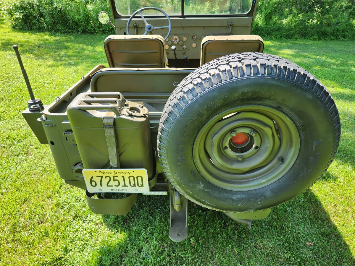 M38a2-willys-jeep-1955-green-2