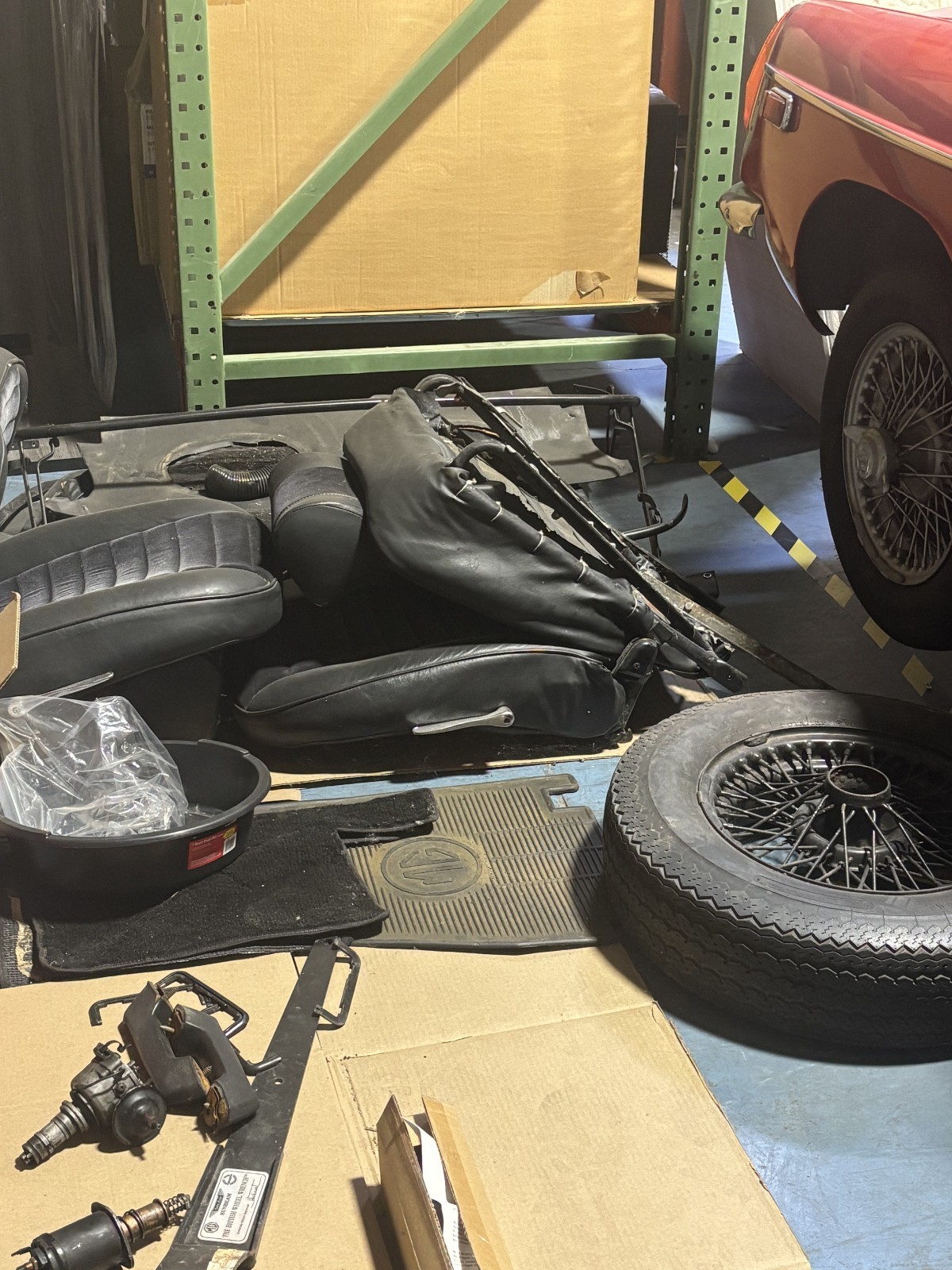 MG-MGB-1974-Convertible-18