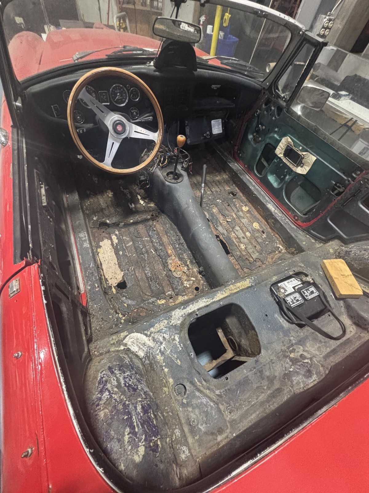 MG-MGB-1974-Convertible-2