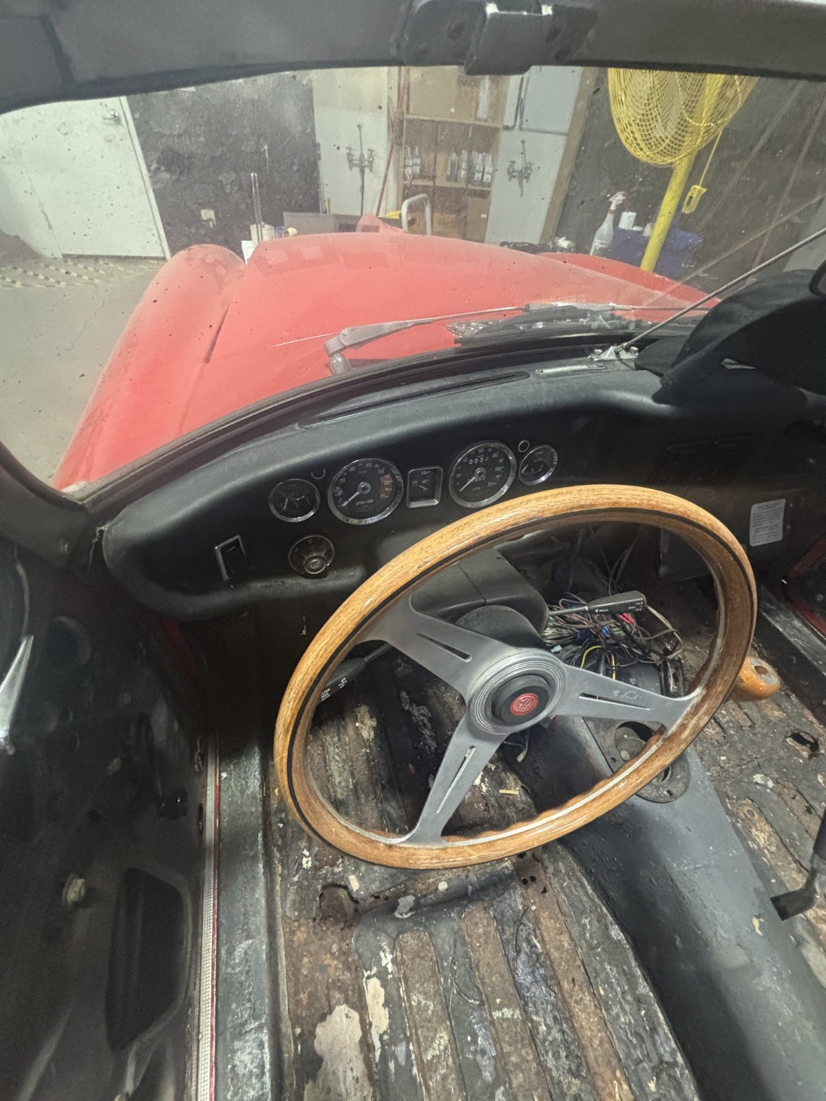 MG-MGB-1974-Convertible-3