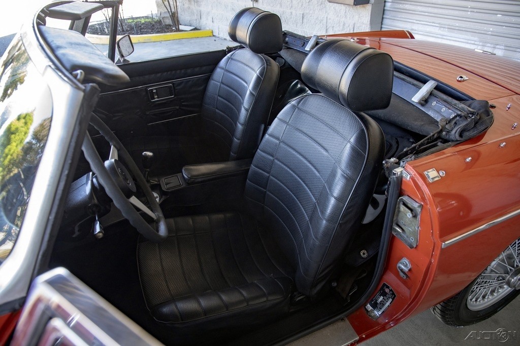 MG-MGB-1975-Convertible-10