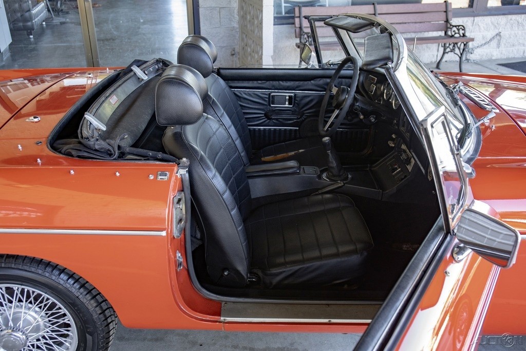 MG-MGB-1975-Convertible-11