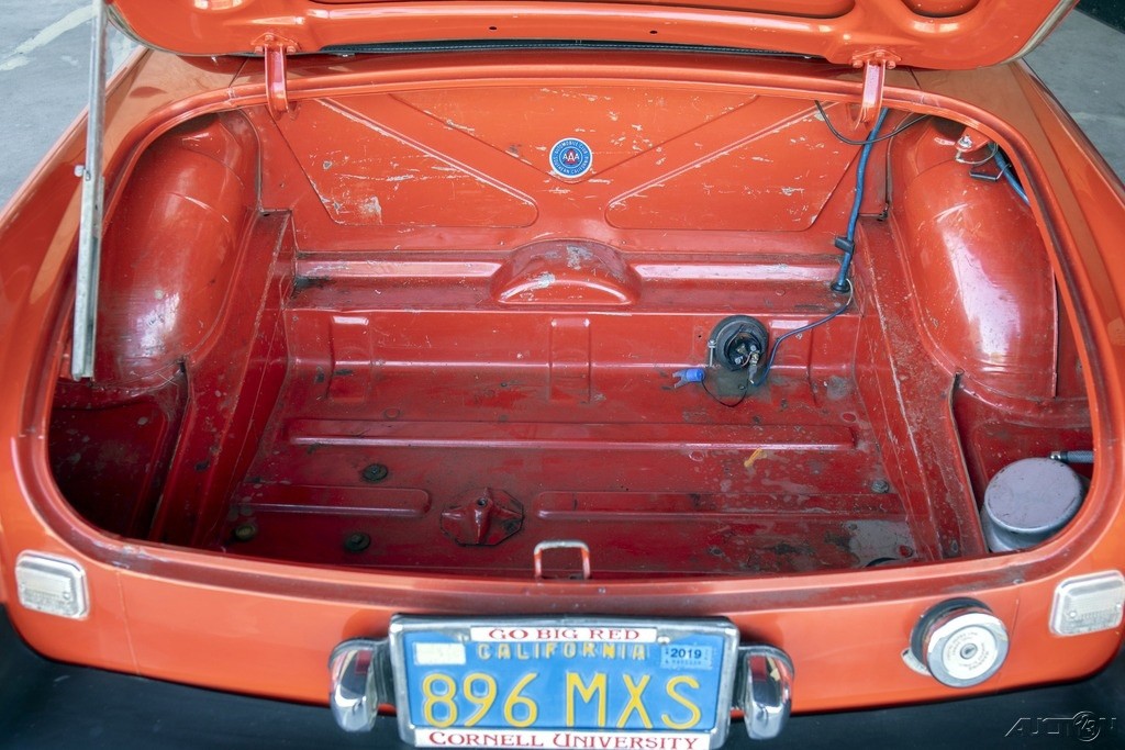 MG-MGB-1975-Convertible-13