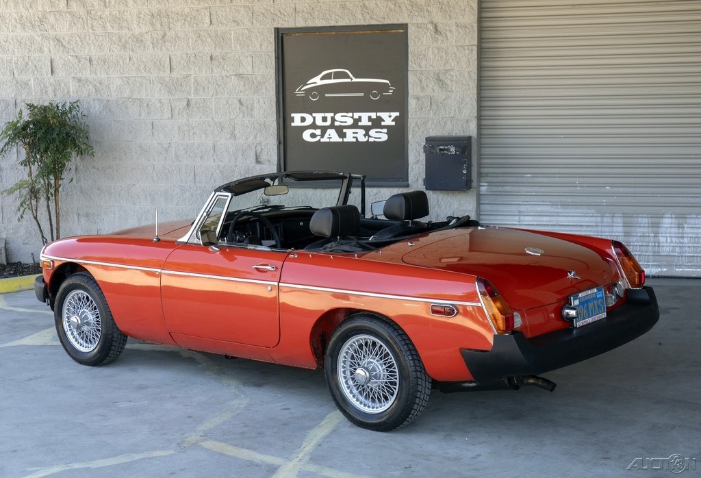 MG-MGB-1975-Convertible-2