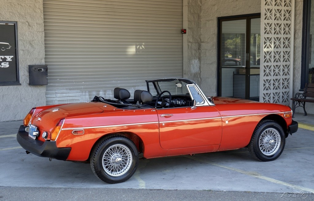 MG-MGB-1975-Convertible-4
