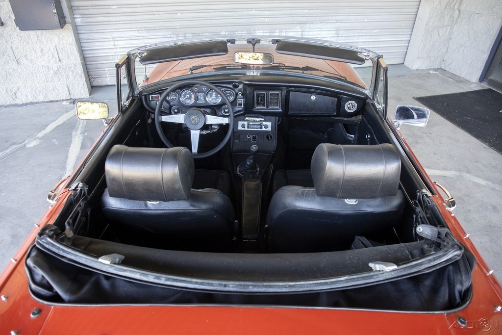 MG-MGB-1975-Convertible-8