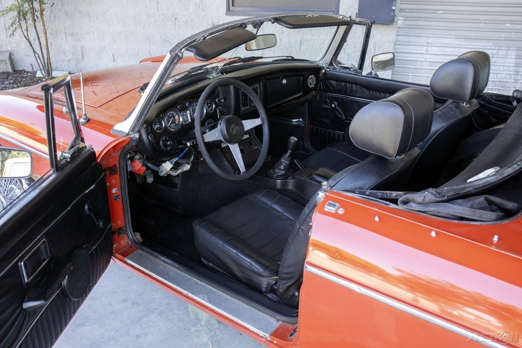 MG-MGB-1975-Convertible-9