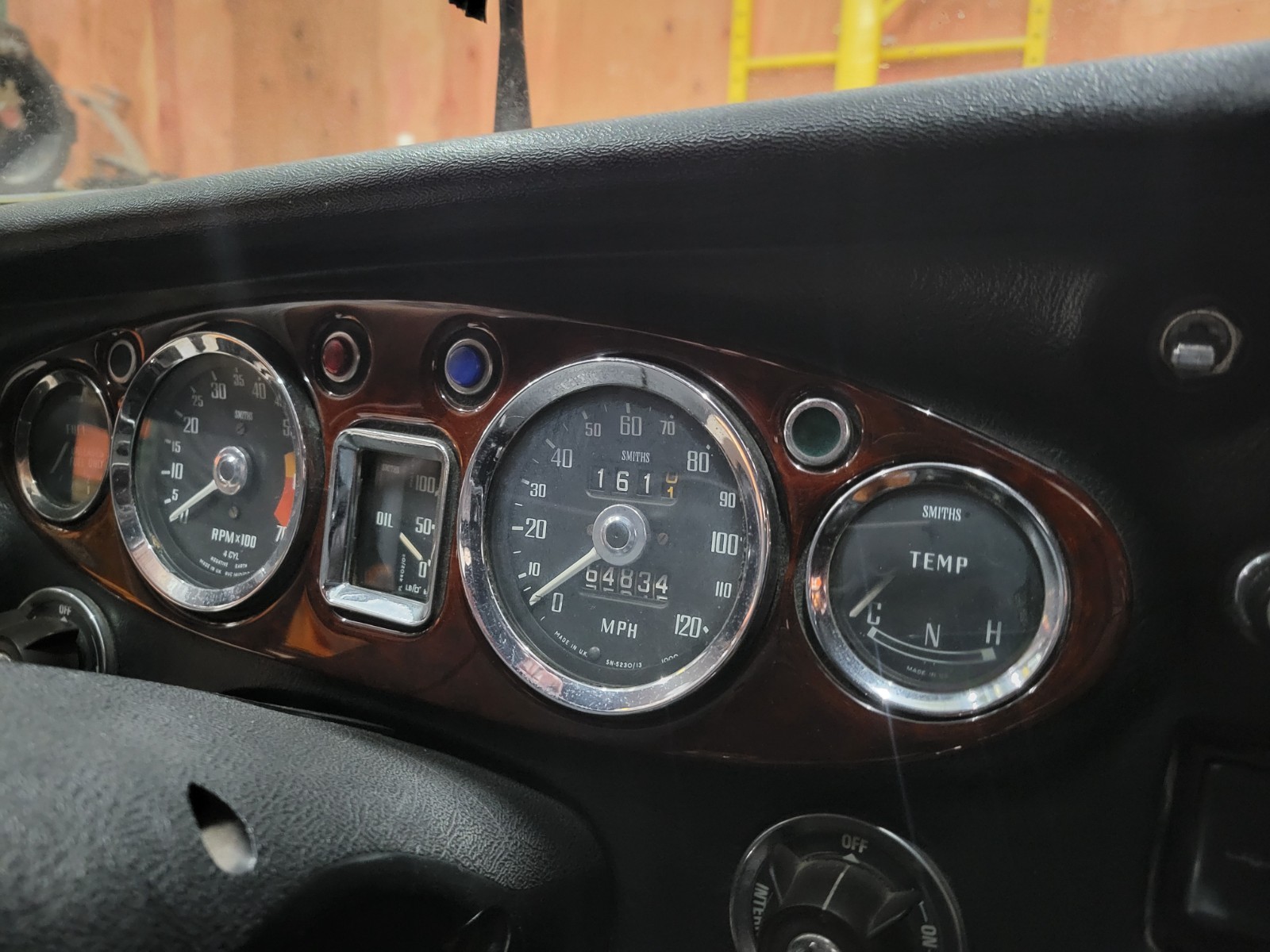 MG-MGB-1976-Convertible-17