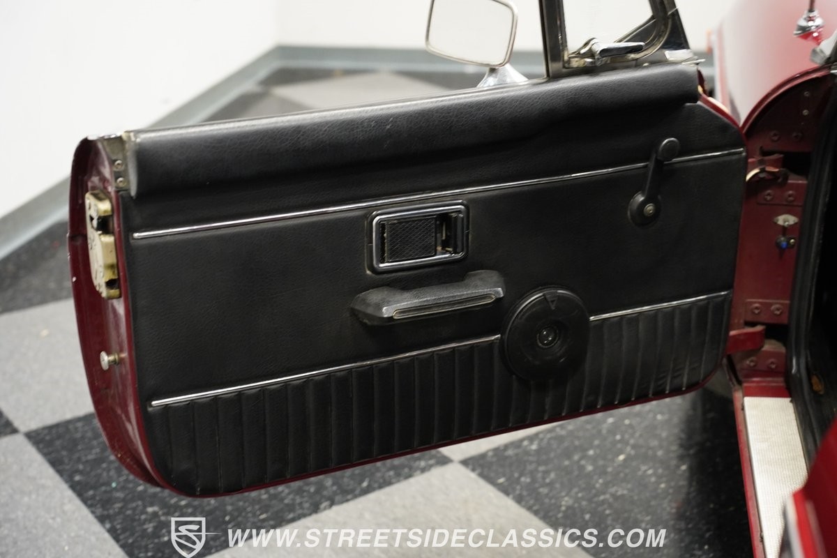 MG-MGB-1976-Roadster-37