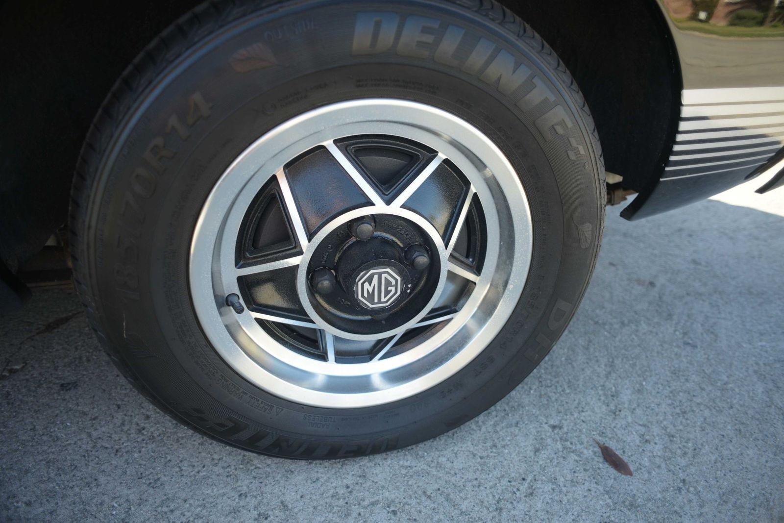 MG-MGB-1979-Convertible-11