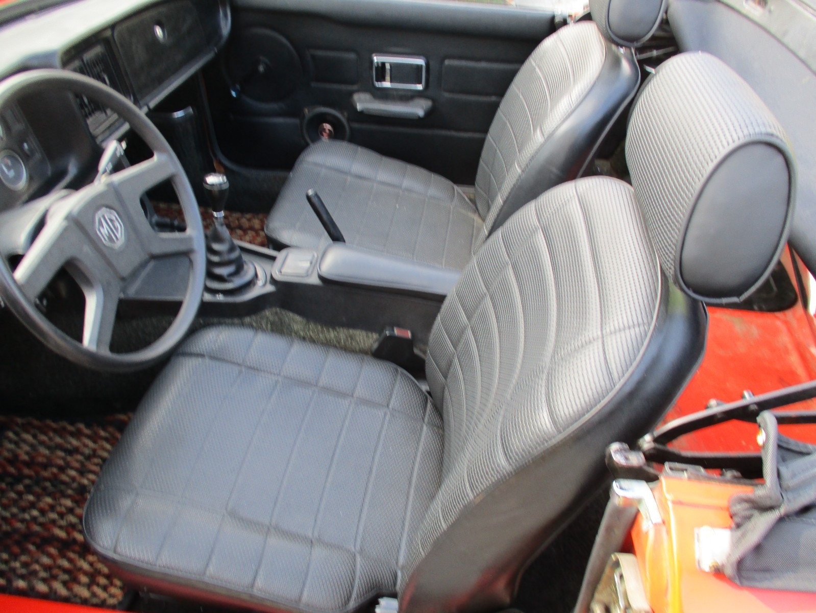 MG-MGB-1979-Convertible-14