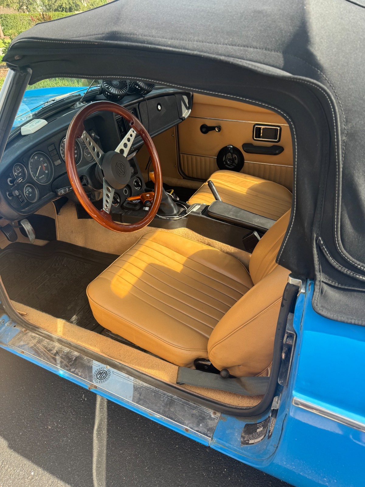 MG-MGB-1979-Convertible-3