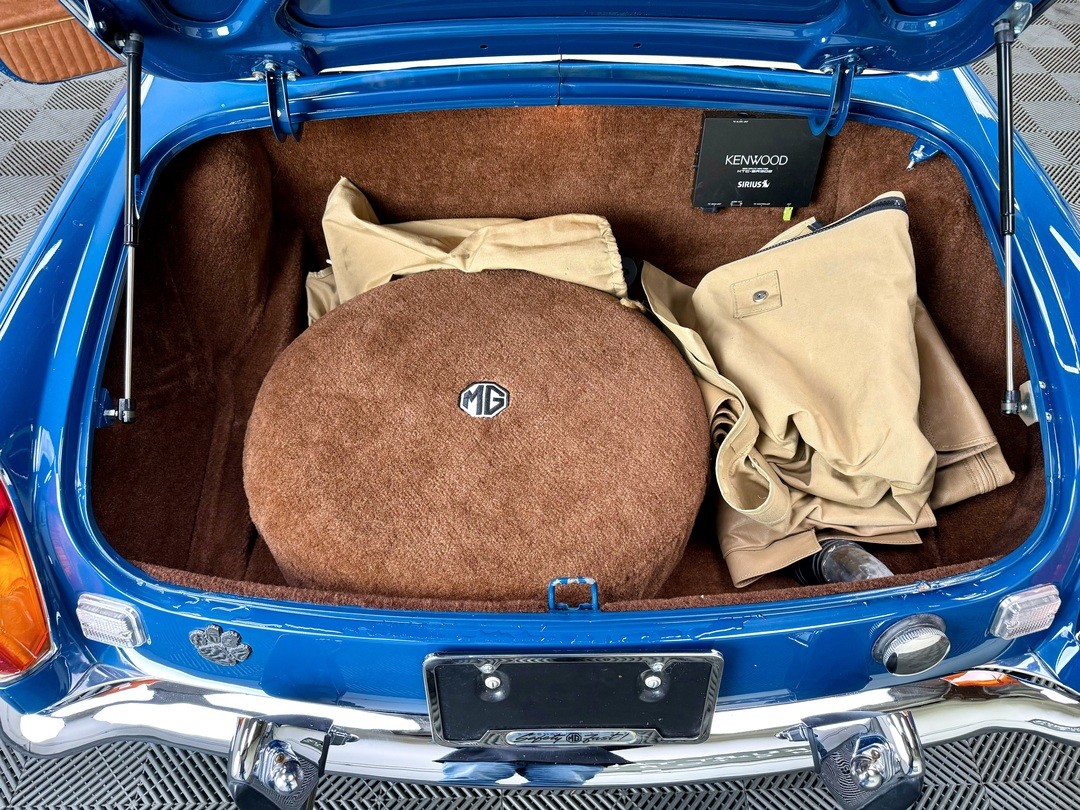 MG-Other-1972-Roadster-38