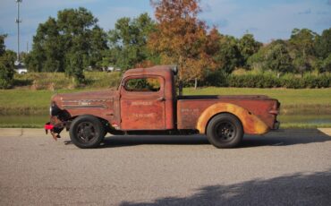 Mack-Rat-Rod-1939-2-Door-1