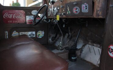 Mack-Rat-Rod-1939-2-Door-11