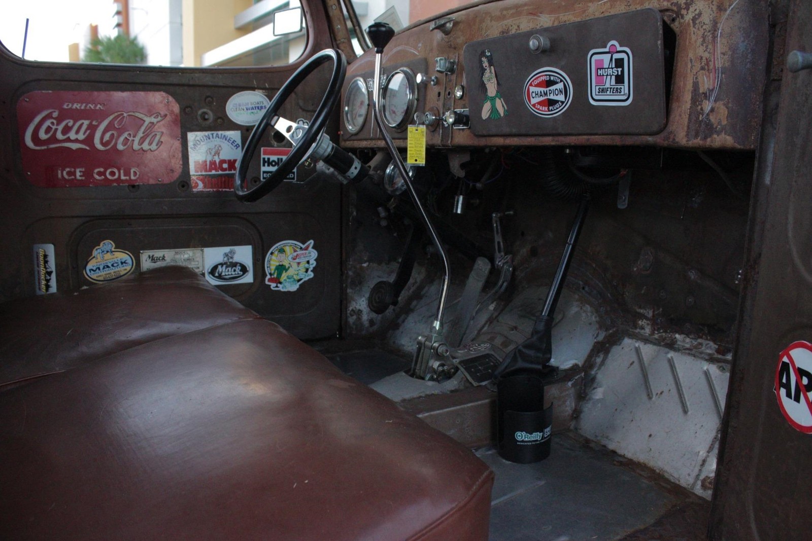 Mack-Rat-Rod-1939-2-Door-11
