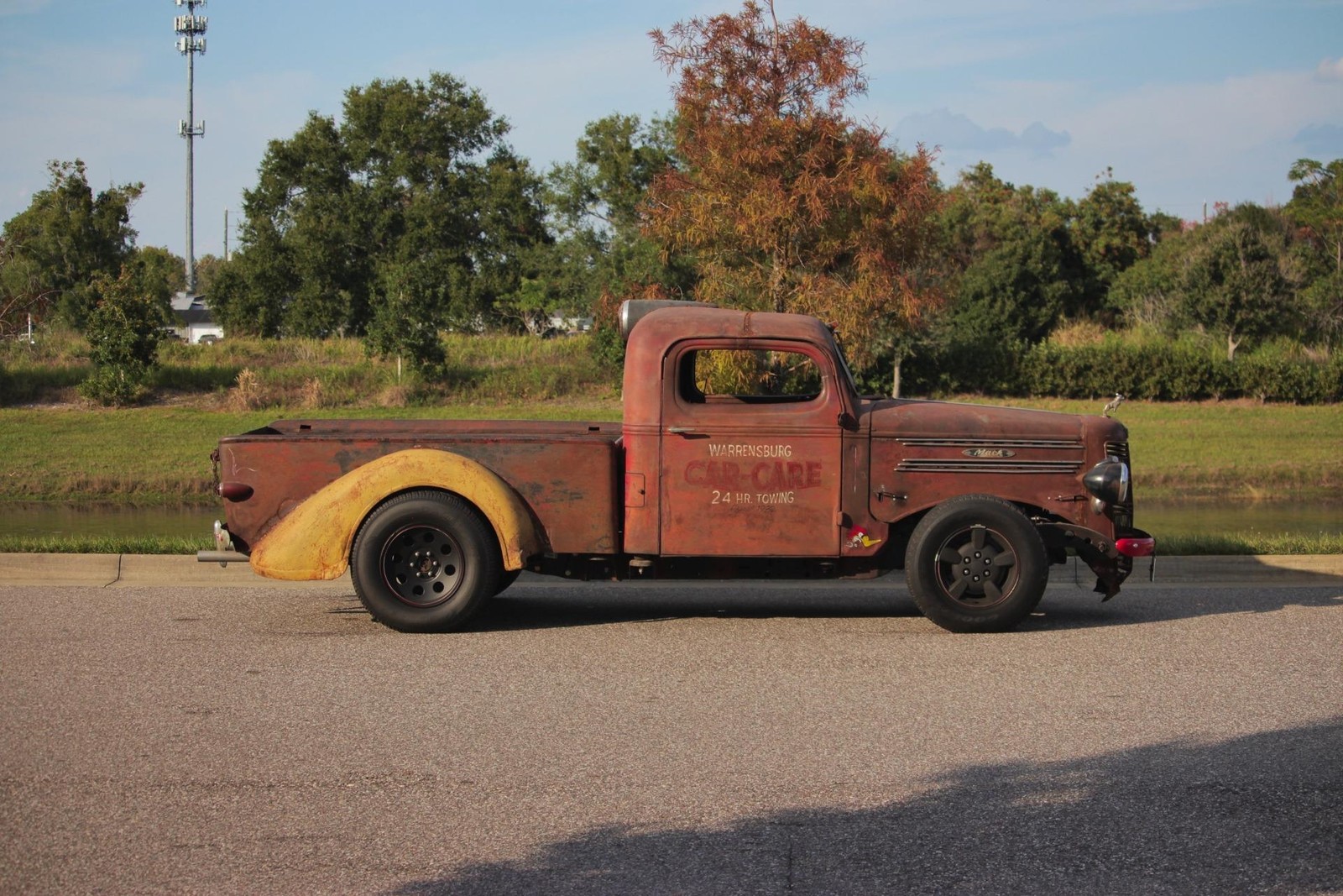 Mack-Rat-Rod-1939-2-Door-15