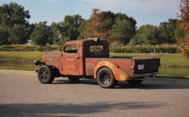 Mack-Rat-Rod-1939-2-Door-16