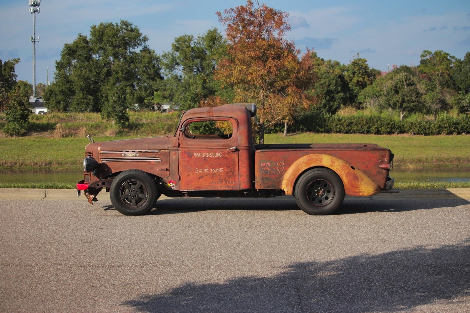 Mack-Rat-Rod-1939-2-Door-18