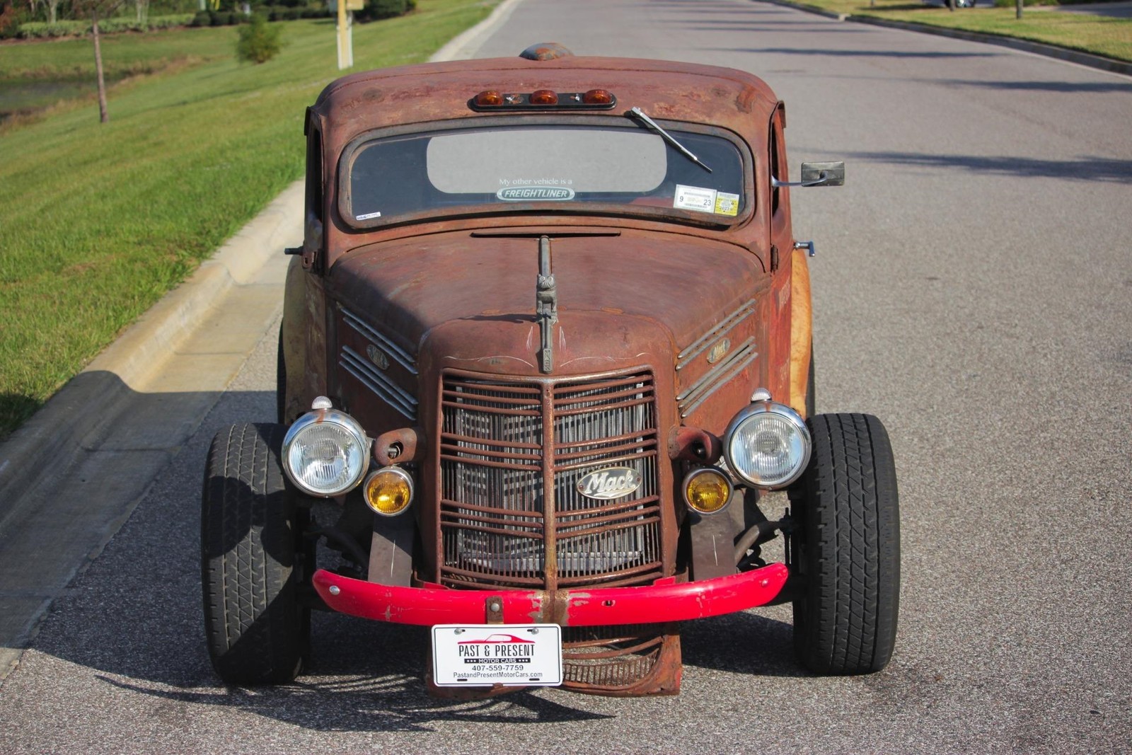 Mack-Rat-Rod-1939-2-Door-21
