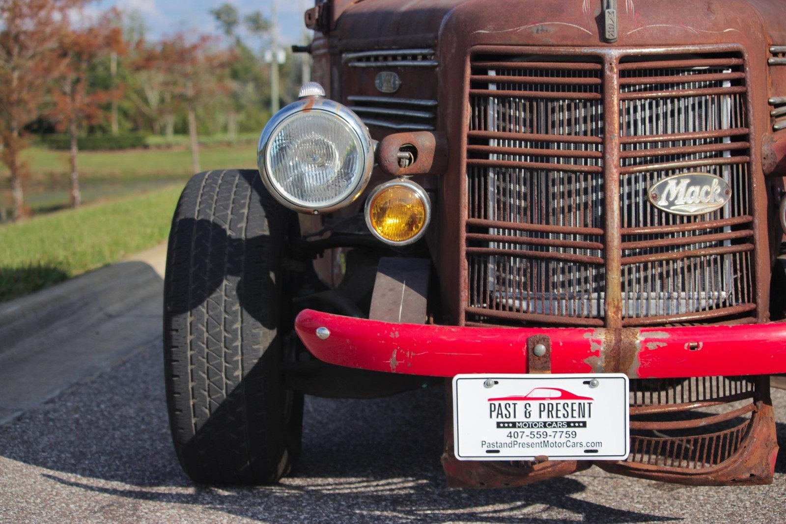 Mack-Rat-Rod-1939-2-Door-23