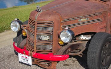 Mack-Rat-Rod-1939-2-Door-25