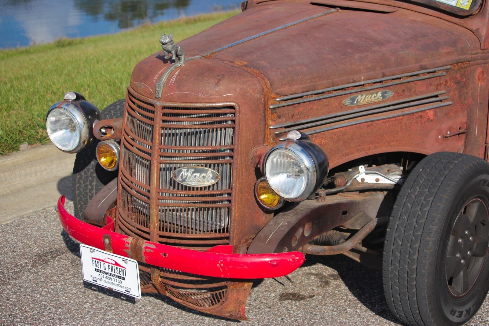 Mack-Rat-Rod-1939-2-Door-25