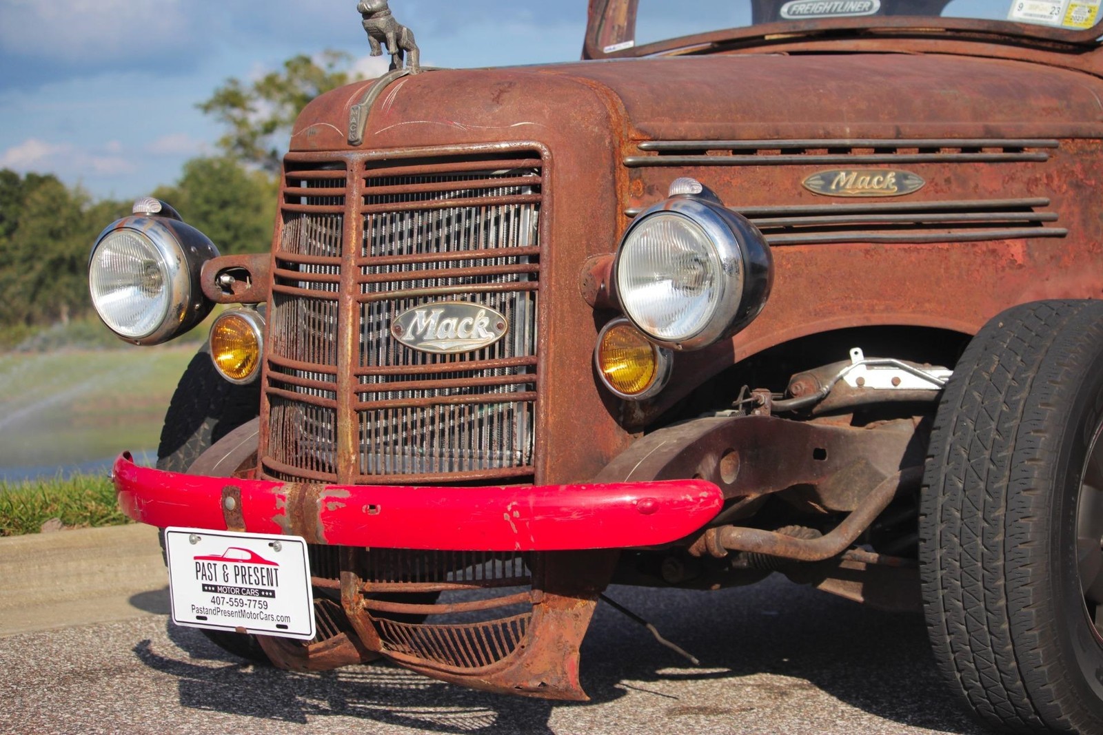 Mack-Rat-Rod-1939-2-Door-26