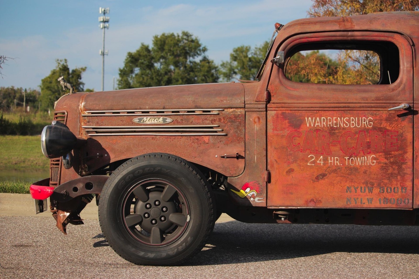 Mack-Rat-Rod-1939-2-Door-27