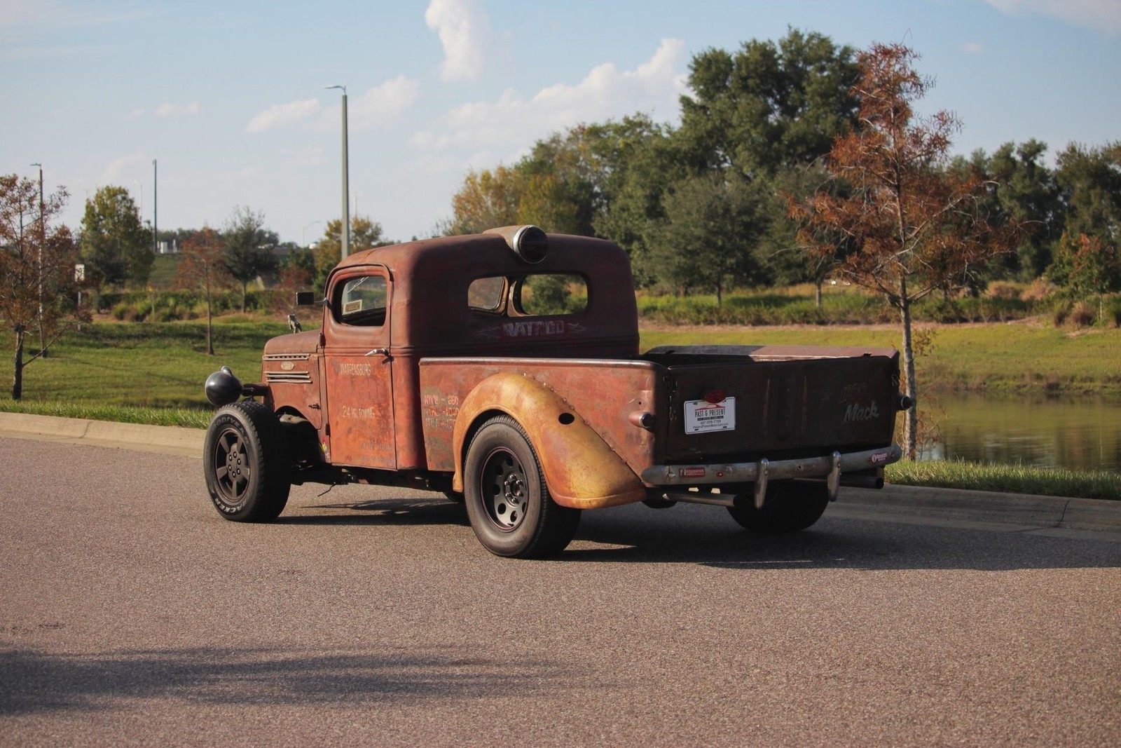 Mack-Rat-Rod-1939-2-Door-3
