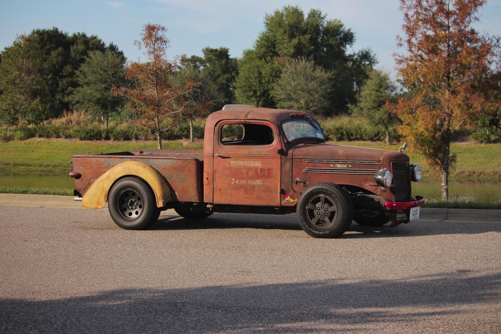 Mack-Rat-Rod-1939-2-Door-33