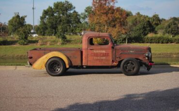 Mack-Rat-Rod-1939-2-Door-34