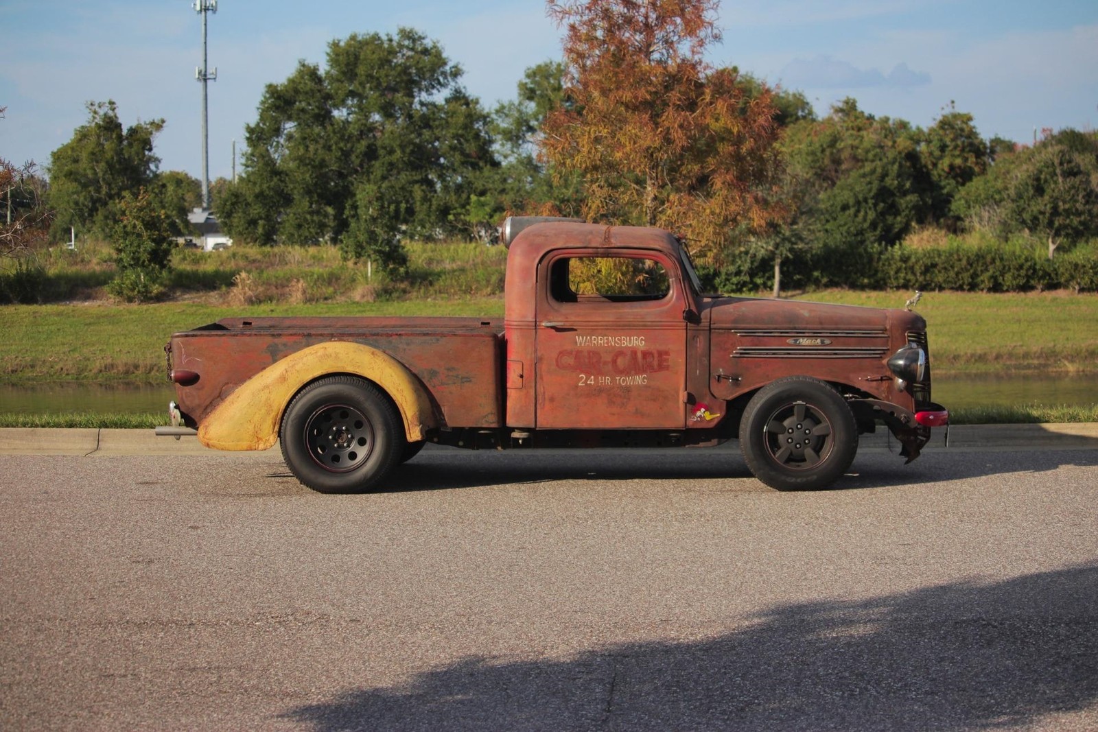 Mack-Rat-Rod-1939-2-Door-34