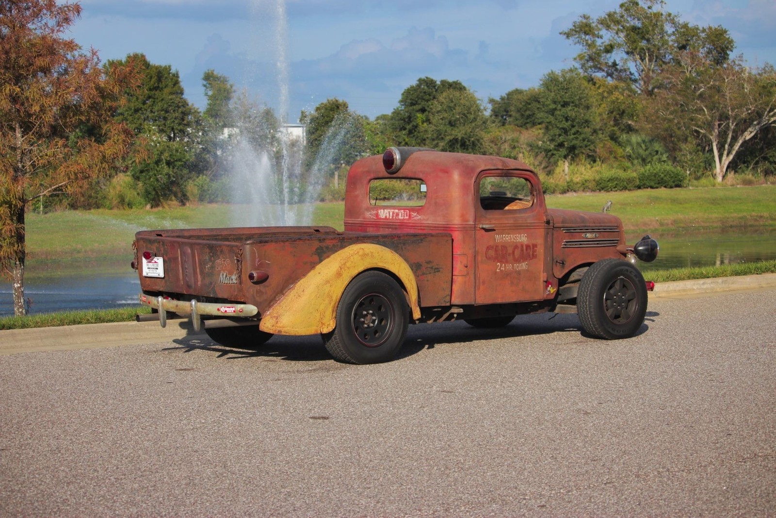 Mack-Rat-Rod-1939-2-Door-35