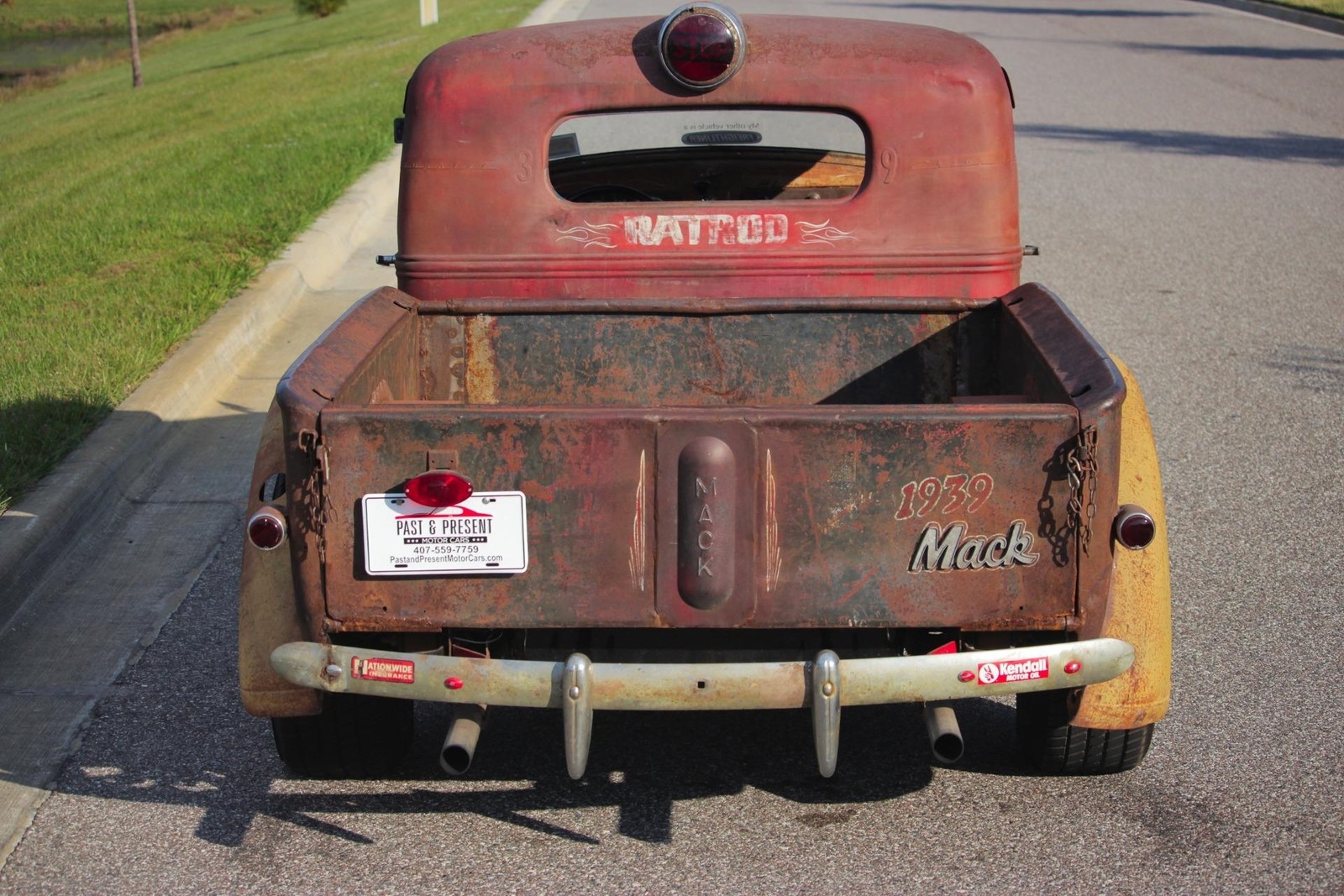 Mack-Rat-Rod-1939-2-Door-37