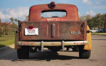 Mack-Rat-Rod-1939-2-Door-4