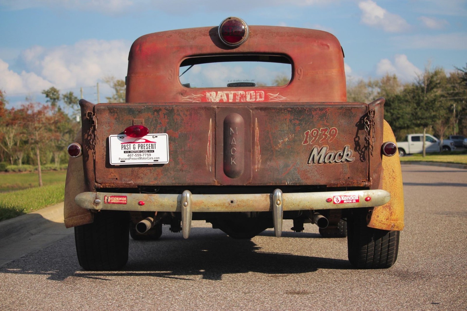 Mack-Rat-Rod-1939-2-Door-4