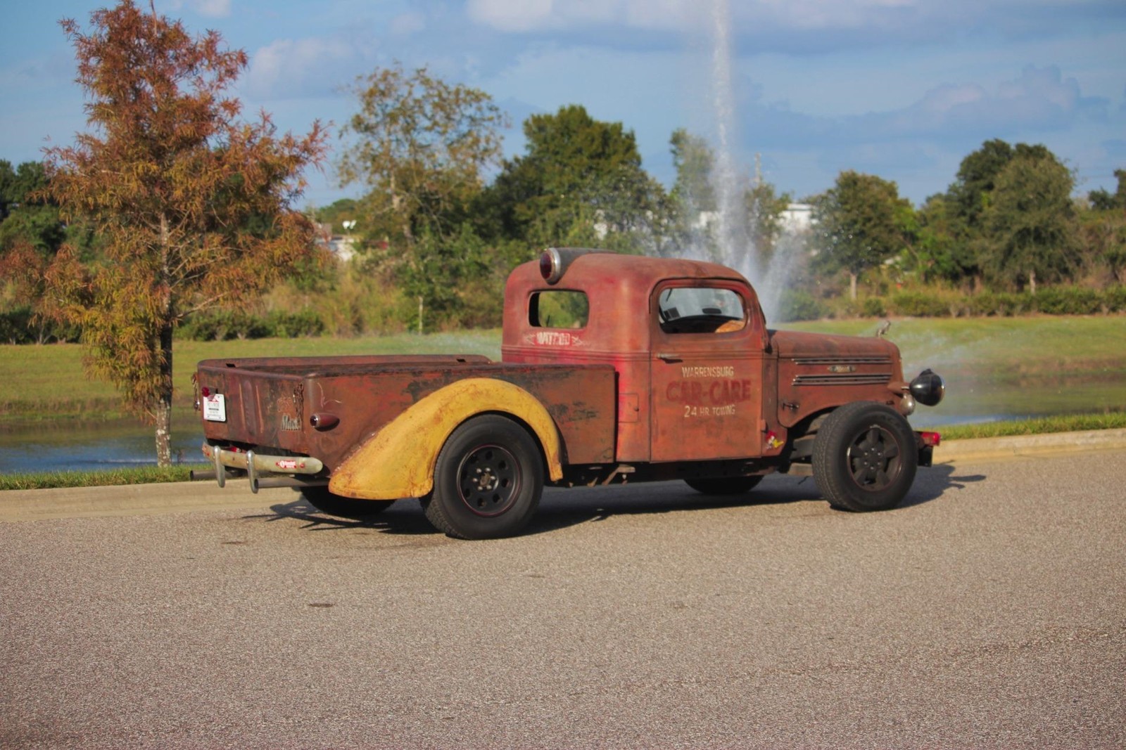 Mack-Rat-Rod-1939-2-Door-5