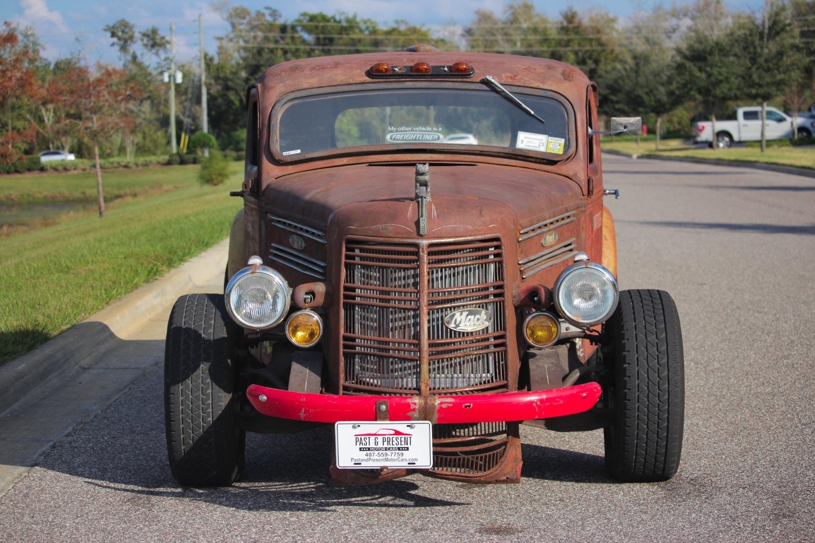 Mack-Rat-Rod-1939-2-Door-8