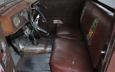 Mack-Rat-Rod-1939-2-Door-9