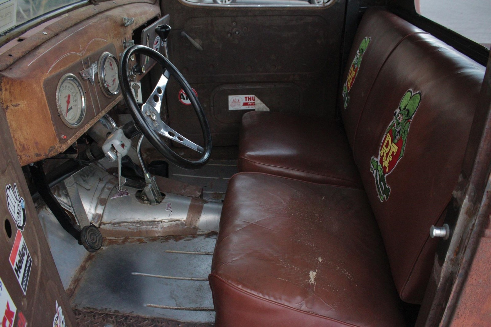 Mack-Rat-Rod-1939-2-Door-9