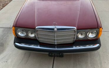 Maercedes-benz-240d-diesel-1977-red-2