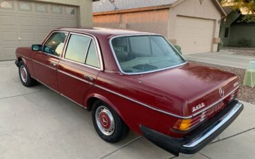 Maercedes-benz-240d-diesel-1977-red-4