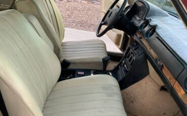 Maercedes-benz-240d-diesel-1977-red-7