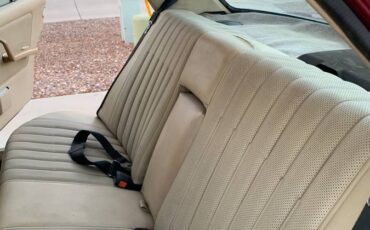 Maercedes-benz-240d-diesel-1977-red-9