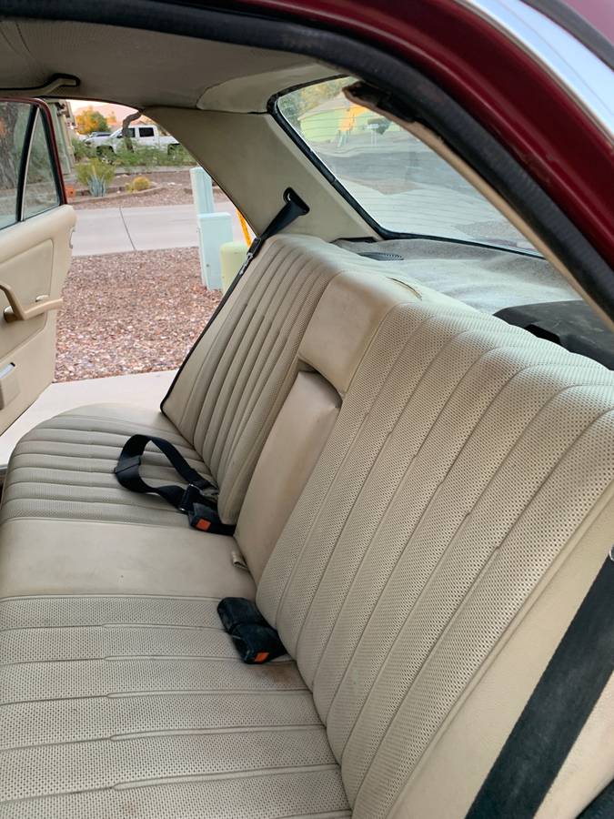 Maercedes-benz-240d-diesel-1977-red-9